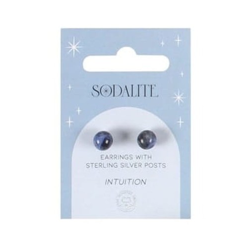 Kolczyki z naturalnego sodalitu na srebrnych sztyftach próby 925 – eleganckie i minimalistyczne. Sodalit, „Kamień Intuicji”, wspiera wewnętrzną harmonię, jasność umysłu i duchowe zrozumienie. Idealne na co dzień dla osób szukających równowagi i mądrości.