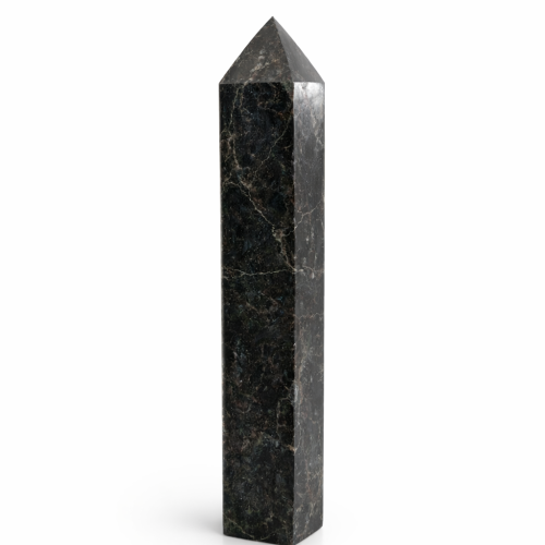 Duży antofyllit obelisk 23 cm 1026 g – masywny kamień ochronny Strefa 3