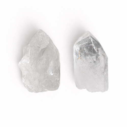 Kryształ górski surowy ok. 120 g to naturalny kamień oczyszczenia i stabilizacji energii. Wspiera medytację, wzmacnia intencje i harmonizuje przestrzeń.