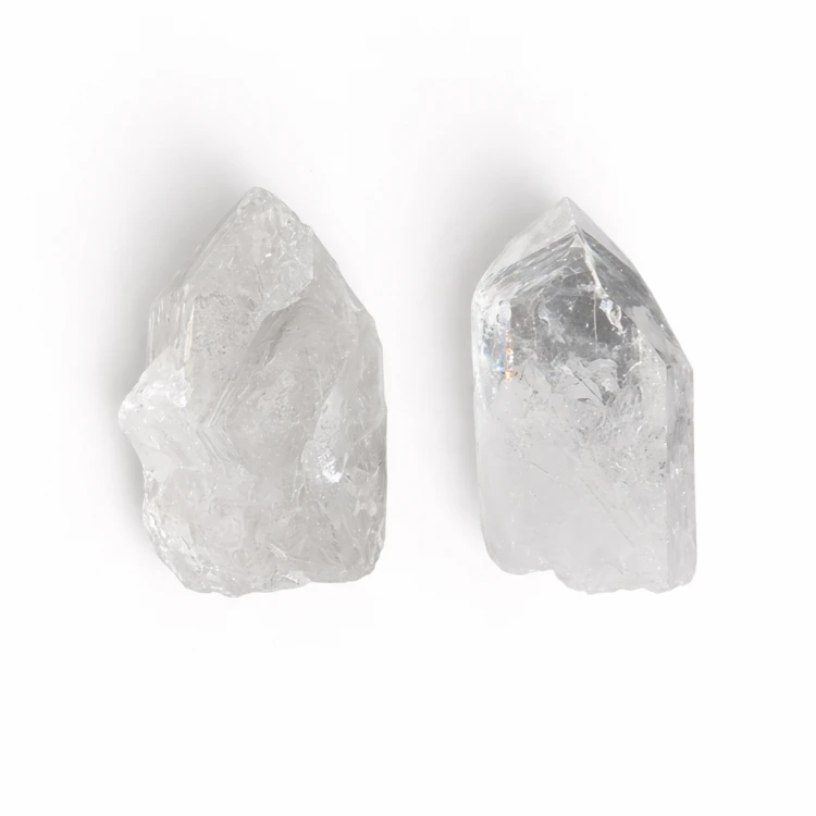 Kryształ górski surowy ok. 120 g to naturalny kamień oczyszczenia i stabilizacji energii. Wspiera medytację, wzmacnia intencje i harmonizuje przestrzeń.