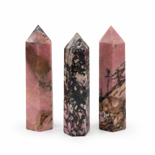 Rodonit obelisk 7,0–7,9 cm | kamień uzdrowienia emocji i równowagi serca