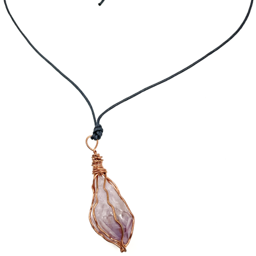 naszyjnik z surowym ametystem w miedzi amulet harmonii intuicji i spokoju na rzemyku