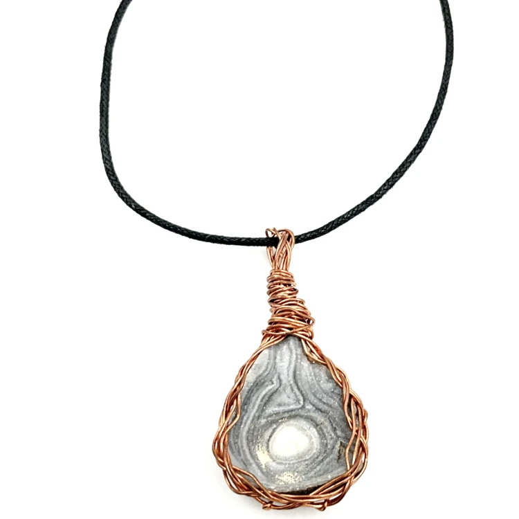 naszyjnik amonit w miedzi naturalna skamieniałość amulet intuicji ochrony i poprzednich wcieleń