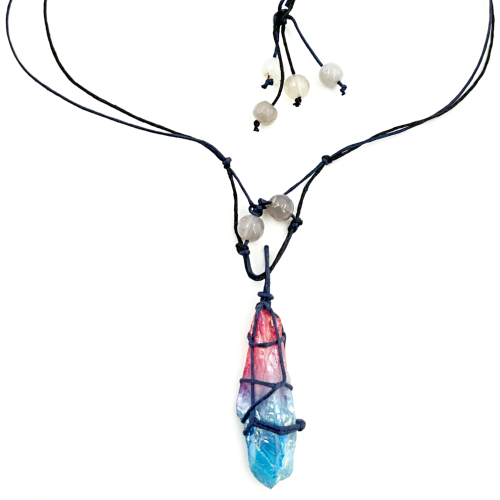 naszyjnik kwarc tęczowy aura na plecionym rzemyku mistyczny amulet wysokich wibracji i oczyszczenia aury
