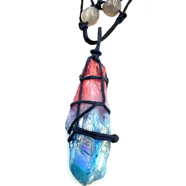 naszyjnik kwarc tęczowy aura na plecionym rzemyku mistyczny amulet wysokich wibracji i oczyszczenia aury