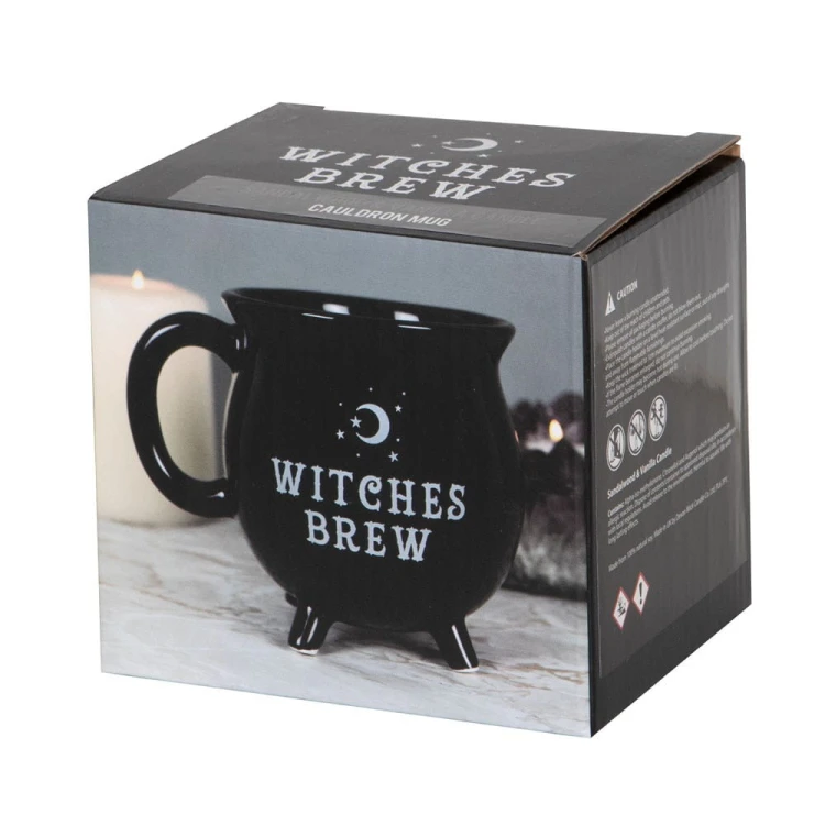 Świeca „Witches Brew Cauldron Mug Candle” – kociołek czarownicy, ziołowy aromat, 100% wosk sojowy. Czas palenia 35h. Magia i praktyczność w jednym.